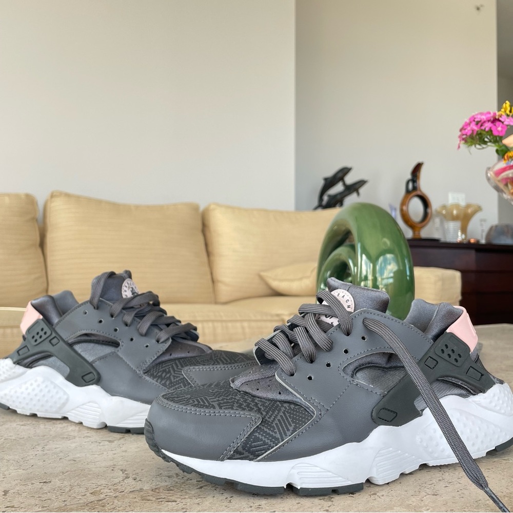 Size 7 Women’s Nike Pink and Gray shoes